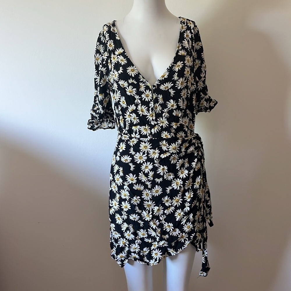 Zara Daisy Faux Wrap Dress Button Front deep V Neck Floral Size M - Picture 4 of 9